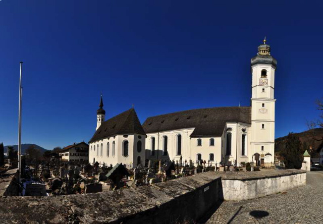 Blick auf die Kirchen von Elbach
