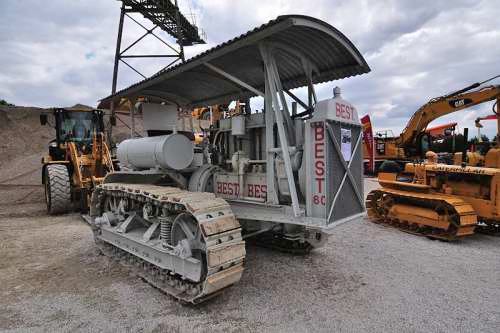 Caterpillar Best Sixty von 1919 beim Oldtimer-Nutzfahrzeugtreffen 2016 im Kieswerk Ebenhöh