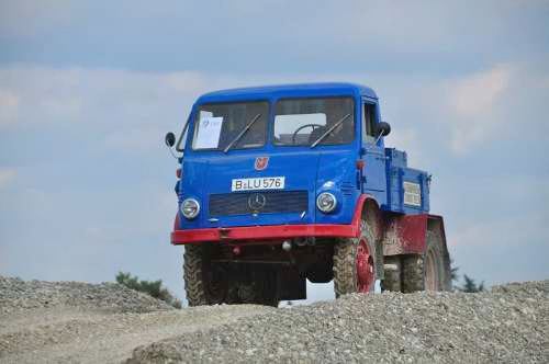 1953 Mercedes-Benz Unimog U 401 beim Oldtimer-Nutzfahrzeugtreffen 2016 im Kieswerk Ebenhöh