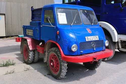 1953 Mercedes-Benz Unimog U 401 beim Oldtimer-Nutzfahrzeugtreffen 2016 im Kieswerk Ebenhöh