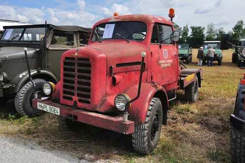 1957 Borgward B 2000 A beim Oldtimer-Nutzfahrzeugtreffen 2016 im Kieswerk Ebenhöh