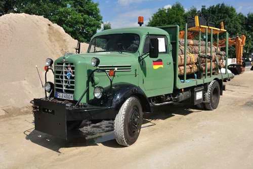 1957 Borgward B 4500 A/D beim Oldtimer-Nutzfahrzeugtreffen 2016 im Kieswerk Ebenhöh