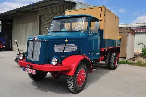 1962 Büssing Burglöwe LS 55 AK beim Oldtimer-Nutzfahrzeugtreffen 2016 im Kieswerk Ebenhöh