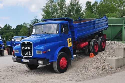 1978 MAN 26.240 DHK Ponton-Kurzhauber Kipper der Firma Ettengruber beim Oldtimer-Nutzfahrzeugtreffen 2016 im Kieswerk Ebenhöh
