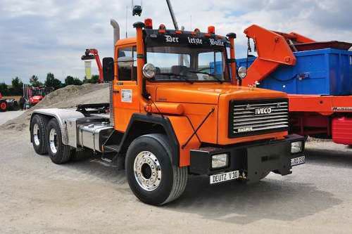 1985 Iveco-Magirus 330-32 AN 6x4 beim Oldtimer-Nutzfahrzeugtreffen 2016 im Kieswerk Ebenhöh
