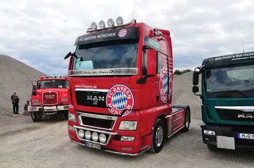 MAN TGL Sattelzugmaschine FC Bayern München beim Oldtimer-Nutzfahrzeugtreffen 2016 im Kieswerk Ebenhöh
