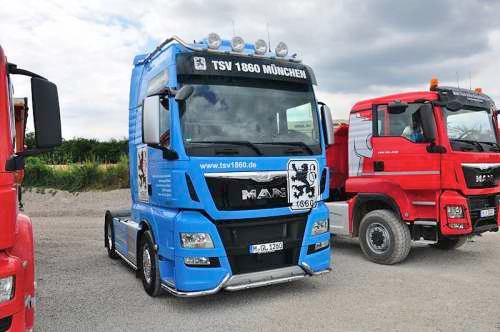 MAN TGL Sattelzugmaschine TSV 1860 München beim Oldtimer-Nutzfahrzeugtreffen 2016 im Kieswerk Ebenhöh