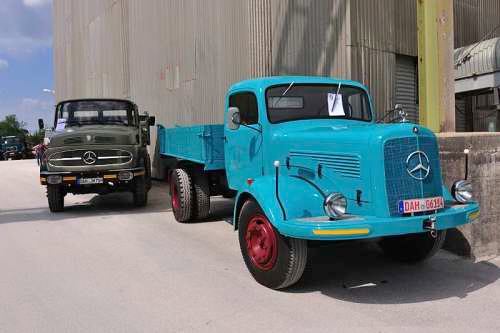 alte Mercedes-Benz LKW beim Oldtimer-Nutzfahrzeugtreffen 2016 im Kieswerk Ebenhöh