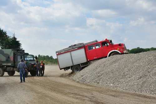 Bundeswehr rettet Feuerwehr beim Oldtimer-Nutzfahrzeugtreffen 2016 im Kieswerk Ebenhöh