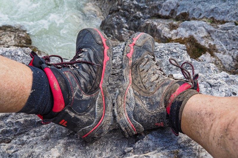 schmutzige Wanderschuhe