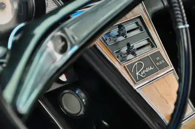 Mittelkonsole eines Buick Riviera