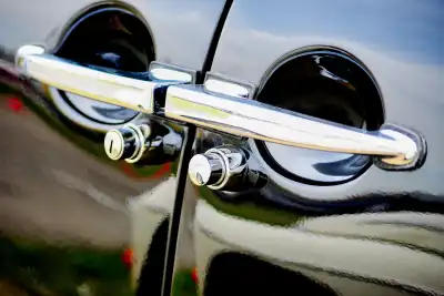 Türgriffe eines BMW 502 von 1952, genannt Barockengel