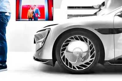 Avatr 012 am Messestand von Avatr auf der IAA Mobility 2025 im Open Space