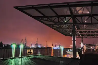 St. Pauli Landungsbrücken im Hamburger Hafen