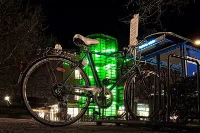 abgestelltes Fahrrad am Rotkreuzplatz in München
