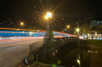 Langzeitbelichtung an der Ludwig-Ferdinand-Brücke über den Nymphenburger Kanal in München