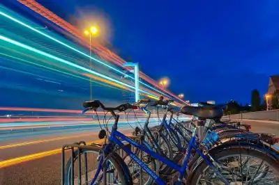 Nächtliche Langzeitbelichtung auf der Donnersbergerbrücke in München