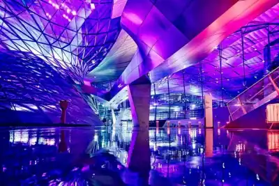 Nachtaufnahme der BMW-Welt in München