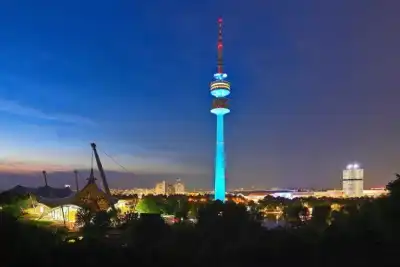 Nachtaufnahme vom Münchner Olympiapark
