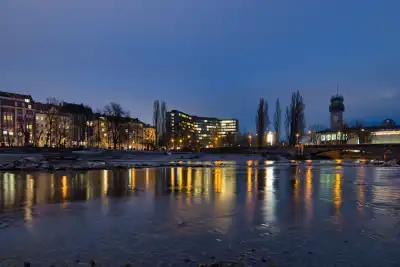 Nachtaufnahme an der Isar in München