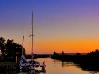 Trimaran im Segelhafen Illmitz am Neusiedler See