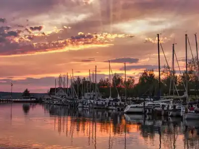 Der Abendhimmel im Seewinkel hat eine breite Palette an Farben zu bieten.